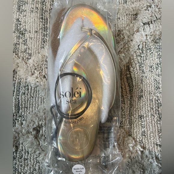 NWT Soléi Sea Indie Flip-Flop Sandals – Metallic Gold - Picture 2 of 4